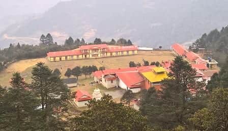 Der Kloster- und Schulkomplex Taksindu in Nepal
